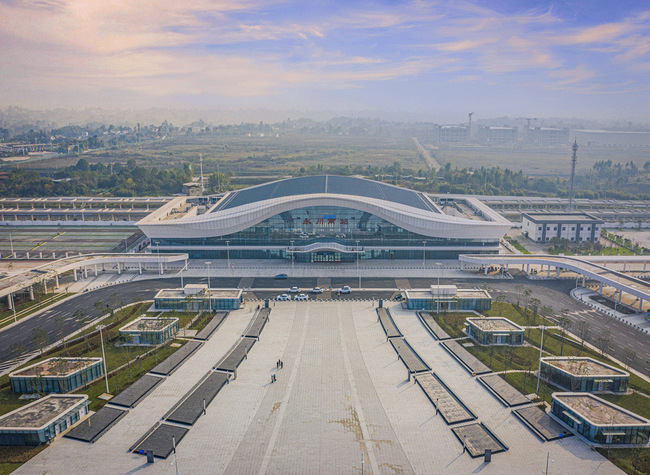 Chongqing's Key Inland Hub Boosts Trade, Local Access to Int'l Goods