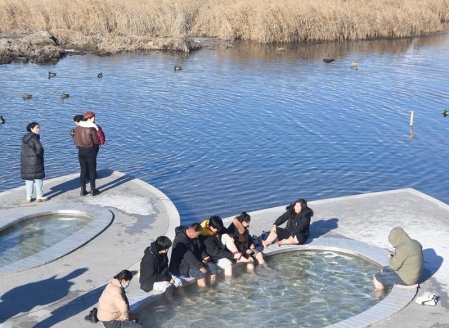 Hot Springs Spread Warmth Among Locals, Tourists