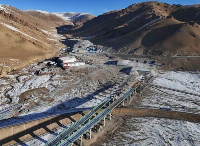 Breakthrough in World's Longest Expressway Tunnel Marks Leap in Xinjiang's Infrastructure