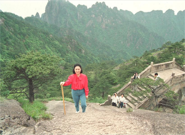 Popular Romance Writer Qiong Yao Dies