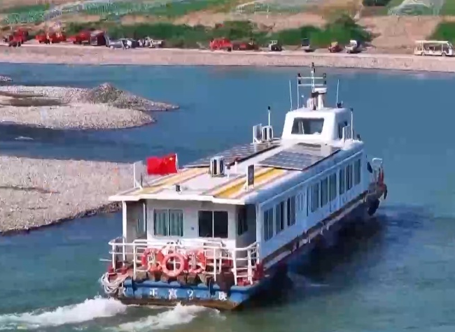 'Pack Basket Ferry Line' Transforms from Lifeline to Tourist Hotspot in Chongqing