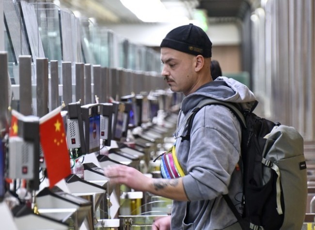 China Expects New Year Holiday Tourism Boom with Relaxed Immigration Policies