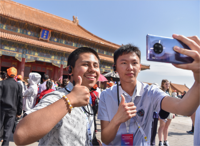 Xi's New Year Cards Cement Friendship Between Chinese, Americans