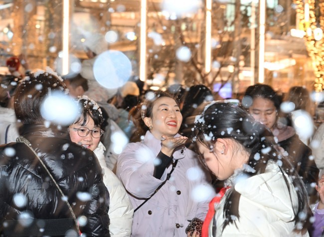 First-Time Openings, New Experiences Boost Chongqing's Year-End Consumption
