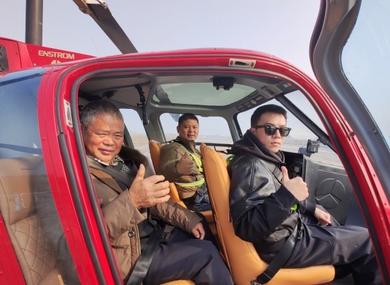 Chongqing Low-Altitude Flight Enthusiast Flies Father Home for New Year Celebration