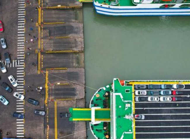 Expanding Charging Options Power NEVs for Spring Festival Travel Rush