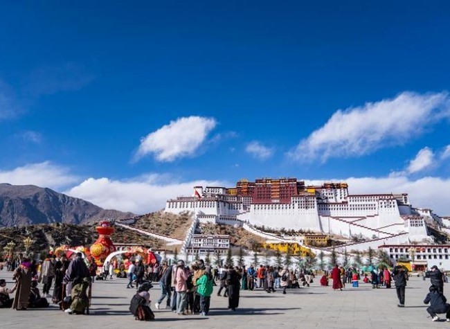 High-Altitude Highways Pave Way for Prosperity in China's Ethnic Minority Areas