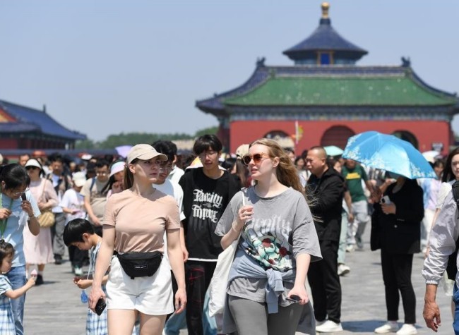 Young People Riding the Inbound Tourism Boom, Taking Foreigners on Adventures in China