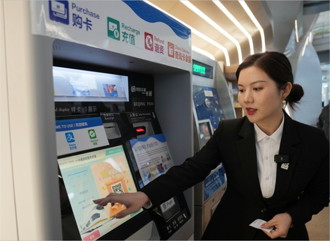 Beijing Opens Airport Service Counters for Foreign Travelers