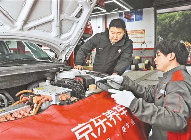 Auto Repair Veteran Shifts Focus to Electric Vehicles