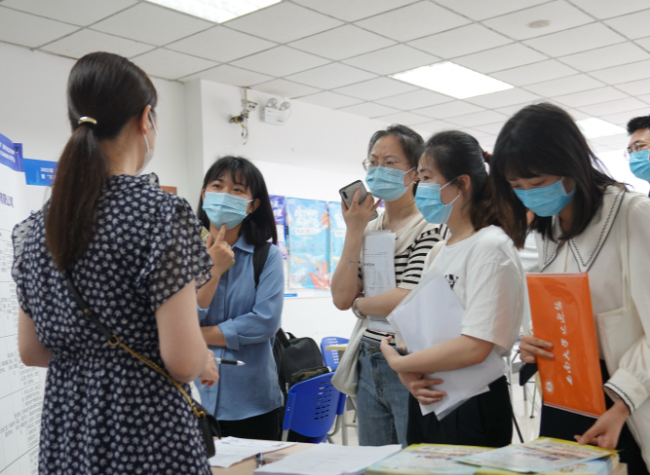 Chongqing's Approach to the Global Decline of the Humanities