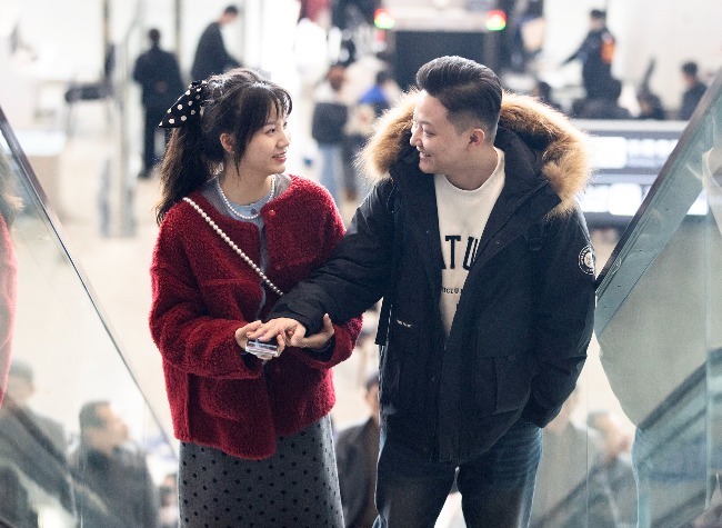Railway Couple Joins Forces for 11th Spring Festival Travel Rush