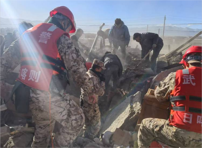 Quake-Hit Xizang Receives Aid From Across China