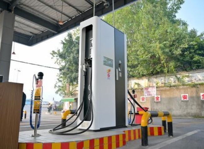 Fueling the Future: Gas Station Expands to Hydrogen Refueling