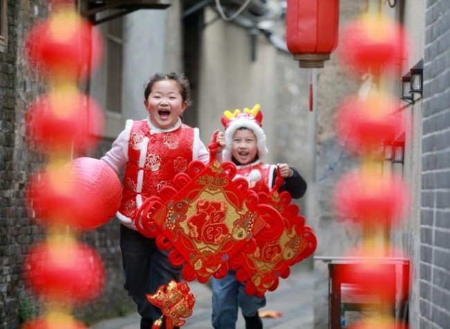 Chinese Celebrate Spring Festival with Traditions, Travels and Shopping Spree