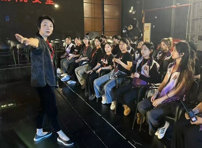 Calls for Innovation in Traditional Opera to Meet Modern Aesthetics | Duty in Action