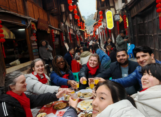 Overseas Chinese Celebrate Lantern Festival in Ancient Town