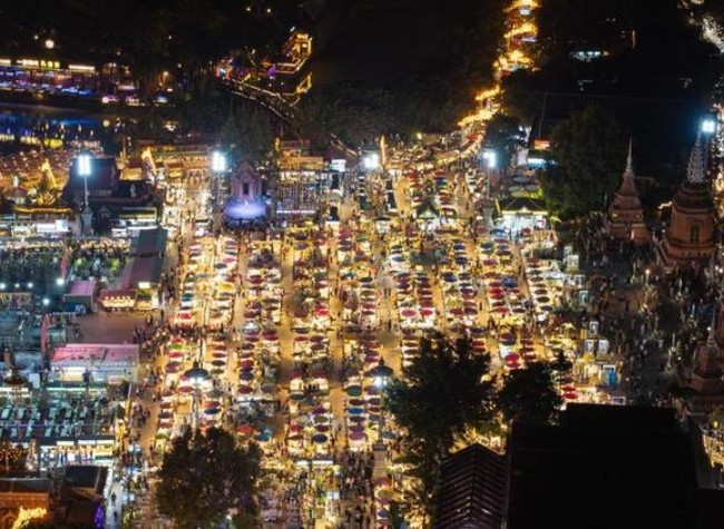 First Visa-Free ASEAN Tour Group Enters China's Xishuangbanna