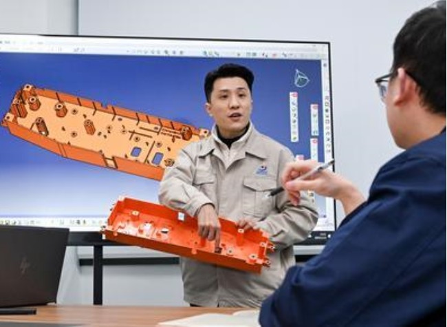 Industry Veterans Steering Through NEV Market Shifts