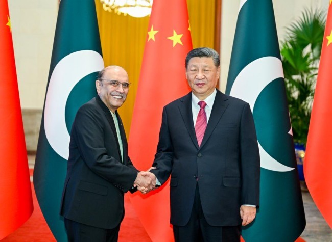 Xi Holds Talks with Pakistani President