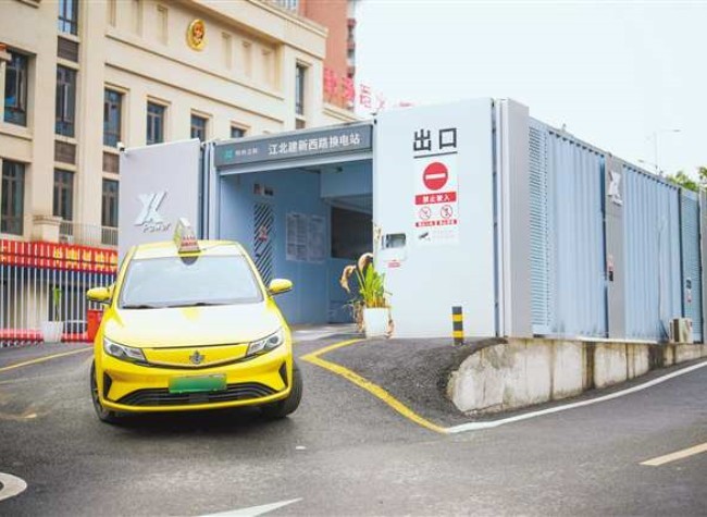 Chongqing's Taxis Speed into the New Energy Era with Fast Battery Swaps