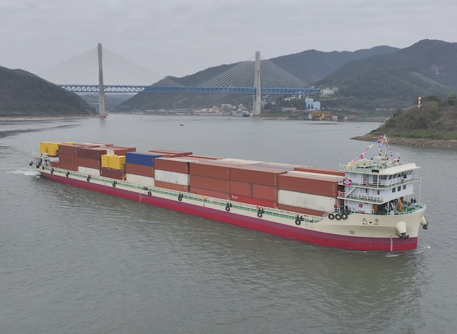 China's First Methanol-Diesel Hybrid Vessel Reduces Shipping Pollution by Up to 99%