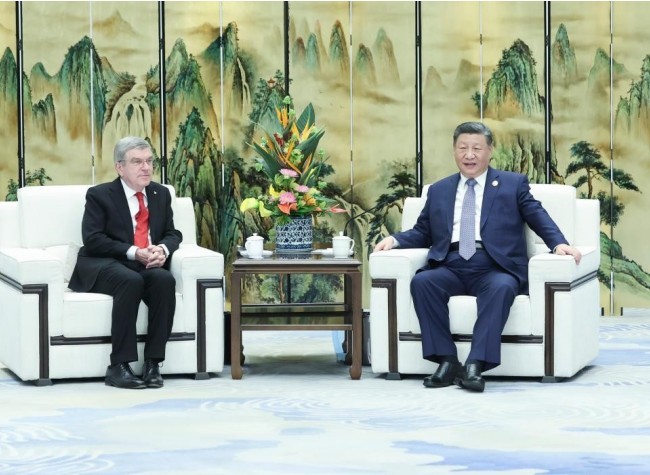 Xi Says China Ready to Work with IOC to Promote Olympic Movement