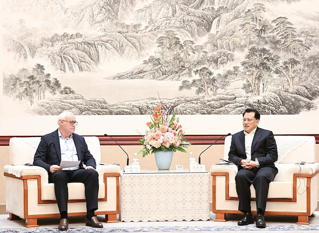 Chongqing, STMicroelectronics, and Sanan Group Discuss Strengthening Cooperation for New Energy Vehicle Hub