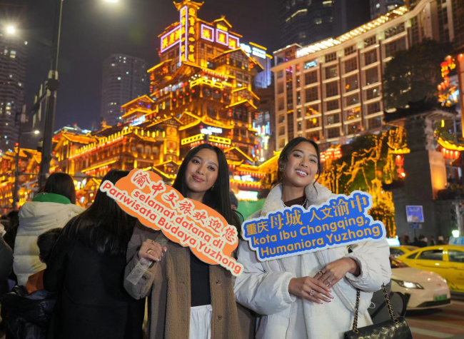 Indonesian Influencers Explore Chongqing's Unique Charm