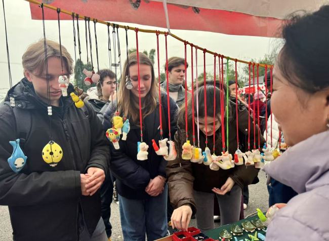 Chongqing Bishan Lishan Han Torch Festival: A Celebration of Blessings for the New Year