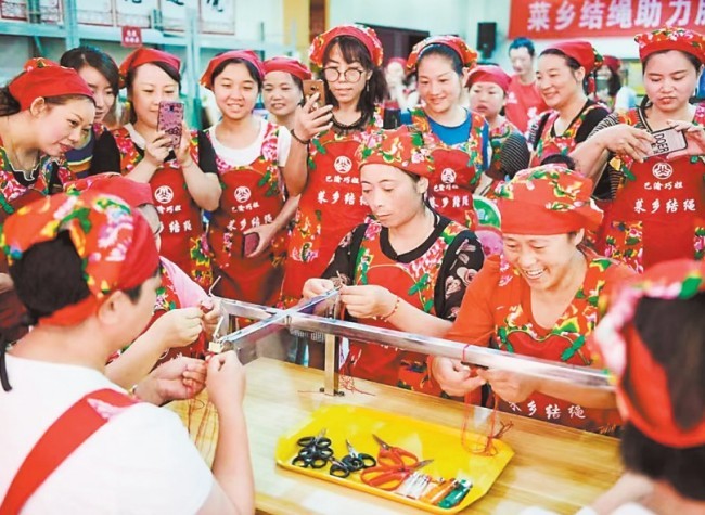 Reviving Tradition: Chongqing Women Craft Knotting Works for Income