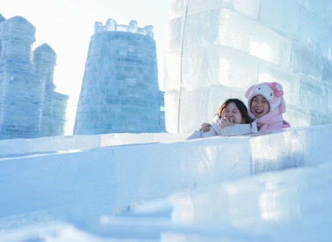 Hot Spring Tourism Gains Steam in Icy NE China