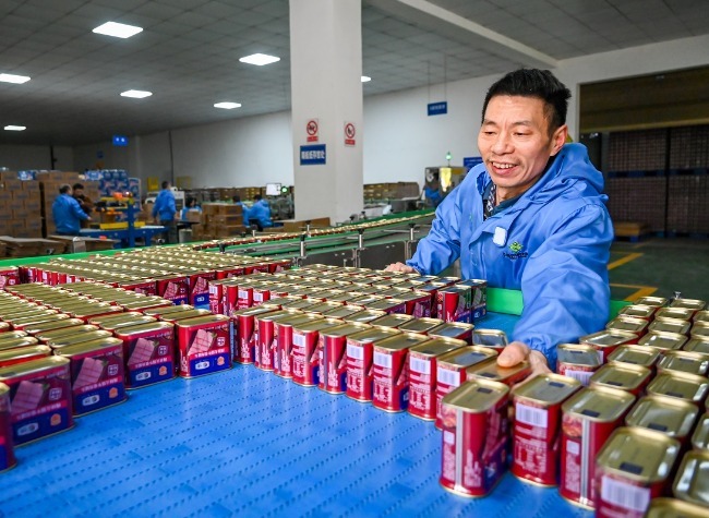 Chongqing Exports Canned Pork to Singapore for the First Time