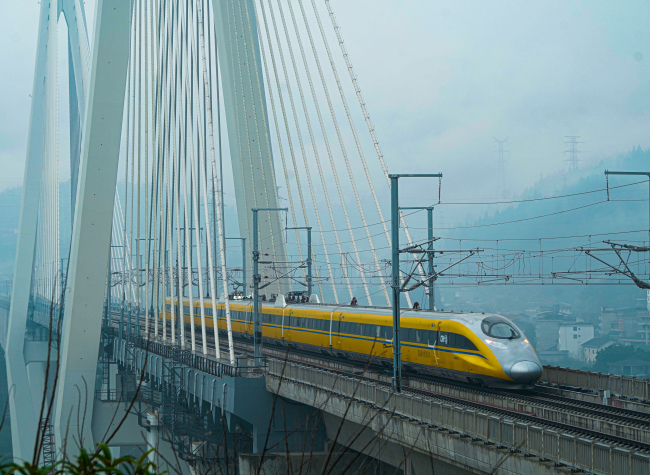 First EMU Train Launch Brings Chongqing-Xiamen High-Speed Railway Closer to Operation