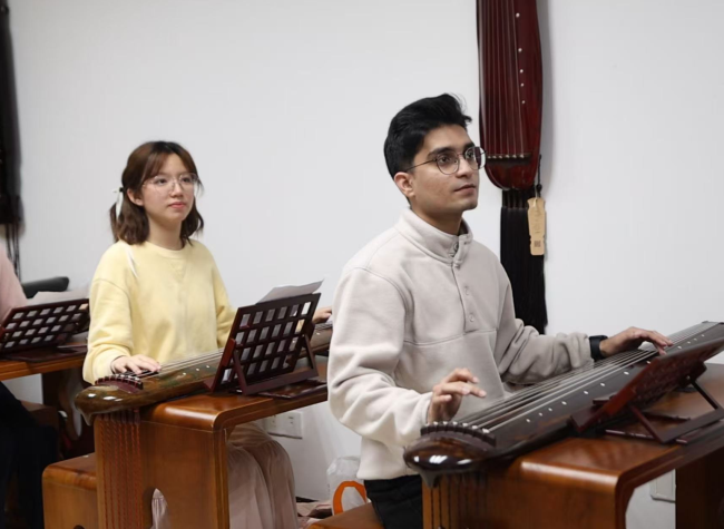 Museum Launches Guqin Cultural Experience for Int'l Students