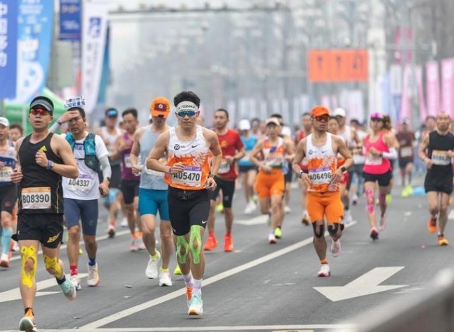 Losing Pounds Goes Viral amid China's Wellness Wave