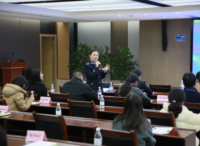 Chongqing Streamlines Permit Services for Foreigners, Cutting Processing Time by 60%