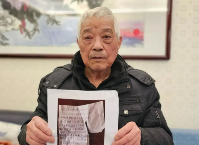 82-Year-Old's Handwritten Suggestion on Cigarette Box Becomes Law in Hunan | Open-Door Legislation