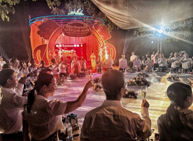 Chongqing Hotpot Carnival Opens in Cambodia