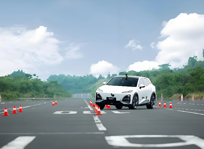 Global Experts Meet in Chongqing to Discuss Intelligent Vehicle Testing for Future Mobility