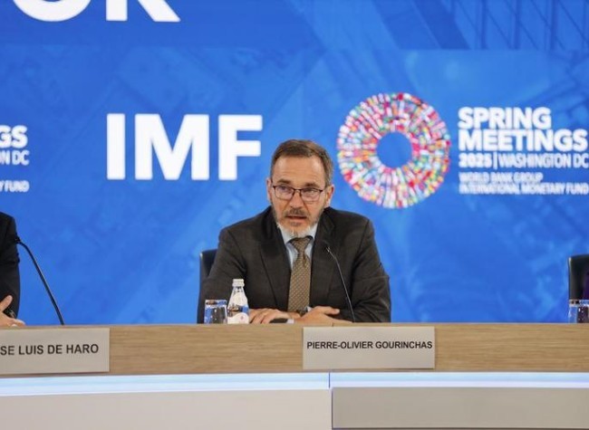 IMF Downgrades Global Growth Forecast to 2.8% in 2025 amid Increased Tariffs