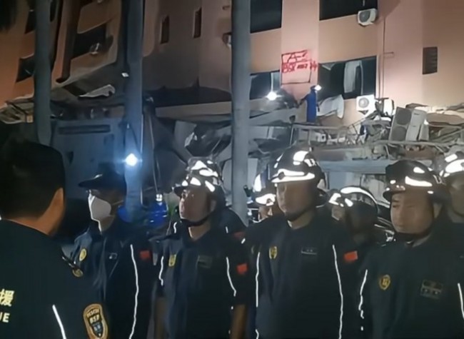 Chongqing Blue Sky Rescue Team Launches Swift Response After Signs of Life Detected in Mandalay