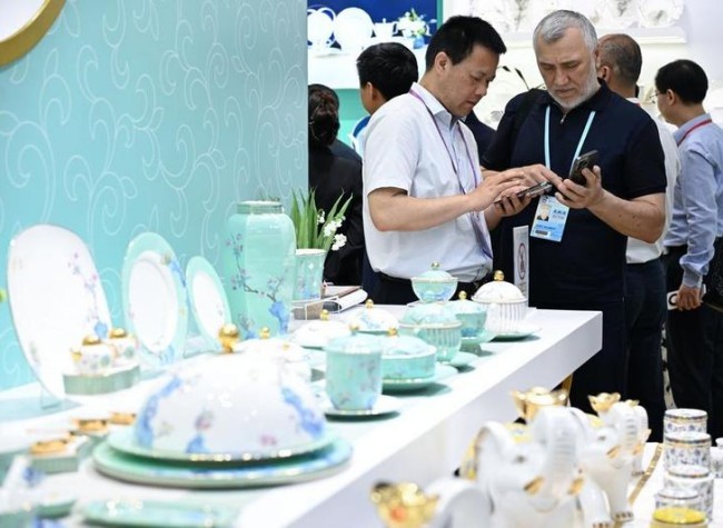 137th Canton Fair Draws over 220,000 Overseas Buyers