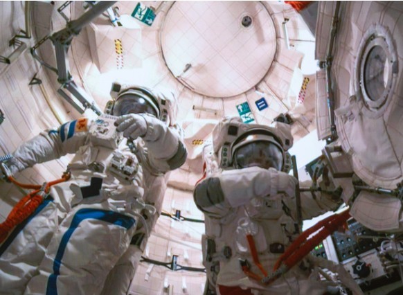 China's Shenzhou-19 Astronauts Complete Handover, Returning to Earth on Tuesday