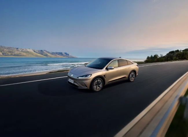 Arcfox Rolls Out Alpha T6 and S6, Featuring Smart Tech for City Roads