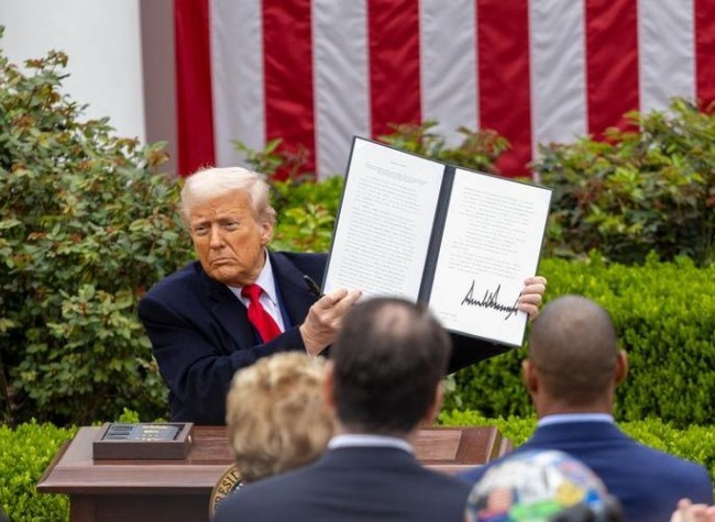 Trump Signs Executive Order on 'Reciprocal Tariffs' amid Widespread Opposition