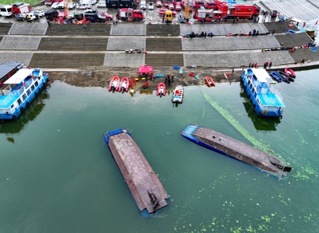 China Orders Tourism Safety Overhaul After Boat Accident