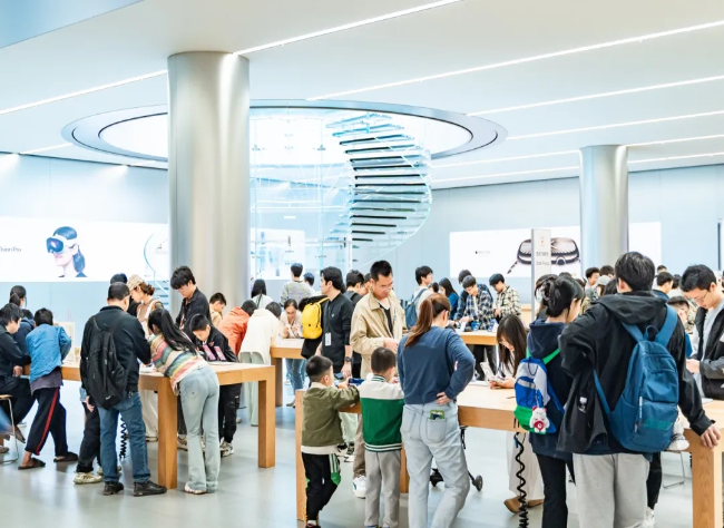 Chongqing Offers Instant Tax Refunds to Boost International Consumption