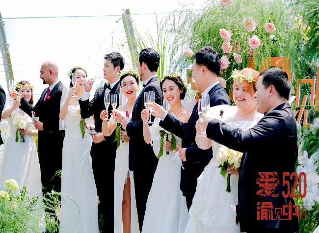 Love in the Clouds: Chongqing's Wedding Ceremony Bridges Cultures and Hearts