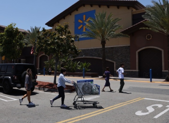 Walmart Warns of Price Increases as Tariffs Pressure Supply Chain